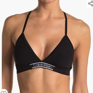 Calvin Klein Women`s The Ultimate Comfort Lightly Lined V Neck Racerback Bralett